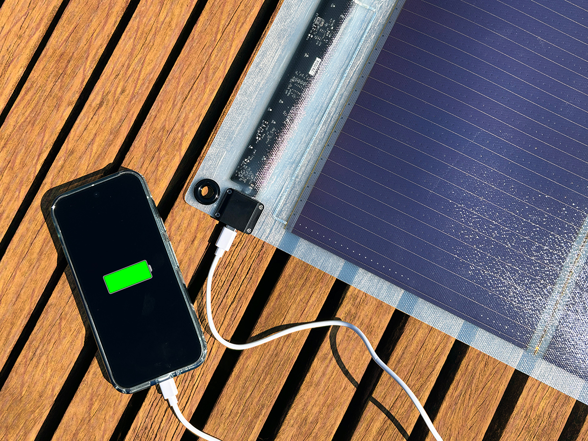 Image of direct charging to a smartphone